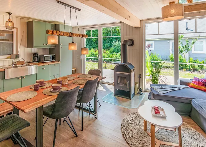 Holiday home 2 Bedroom Lovely In Zerpenschleuse